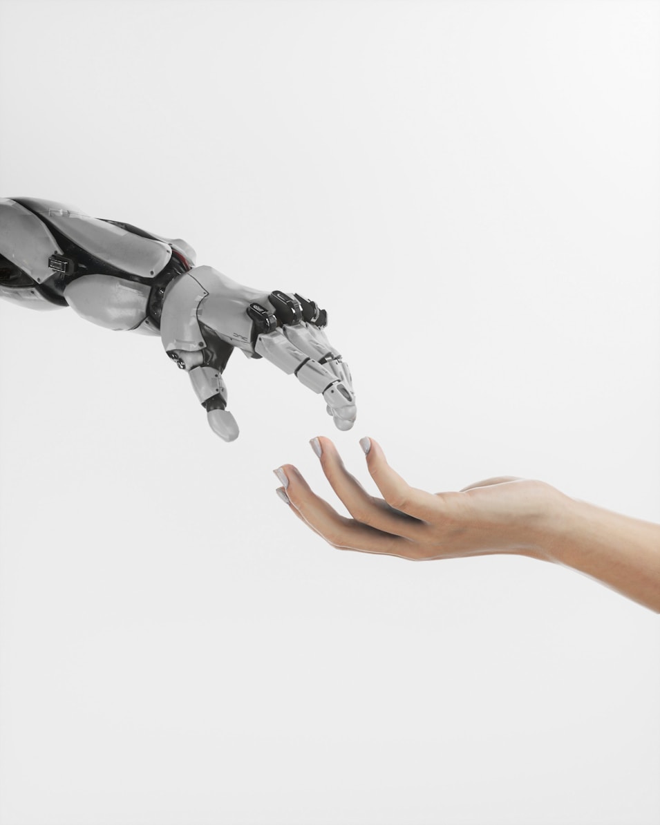 AI and Human Hand